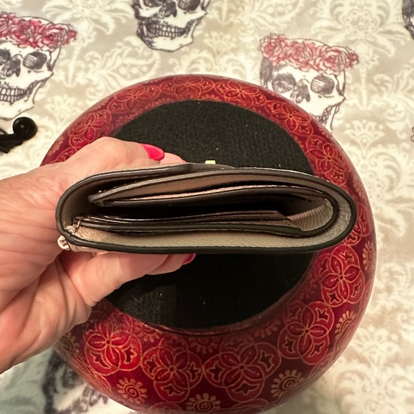 Michael Kors Saffiano Leather Trifold Wallet *GREAT CONDITION* - Picture 6 of 14